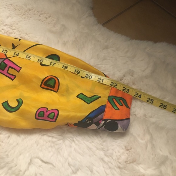 Over sized silk shirt to wear as cover up or tie at waist with jeans. Vintage - Picture 9 of 12